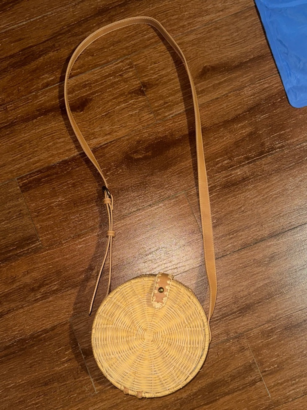 Universal Thread: Round Woven Rattan Crossbody Bag